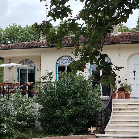 Bed & Breakfast La Casanat 4*